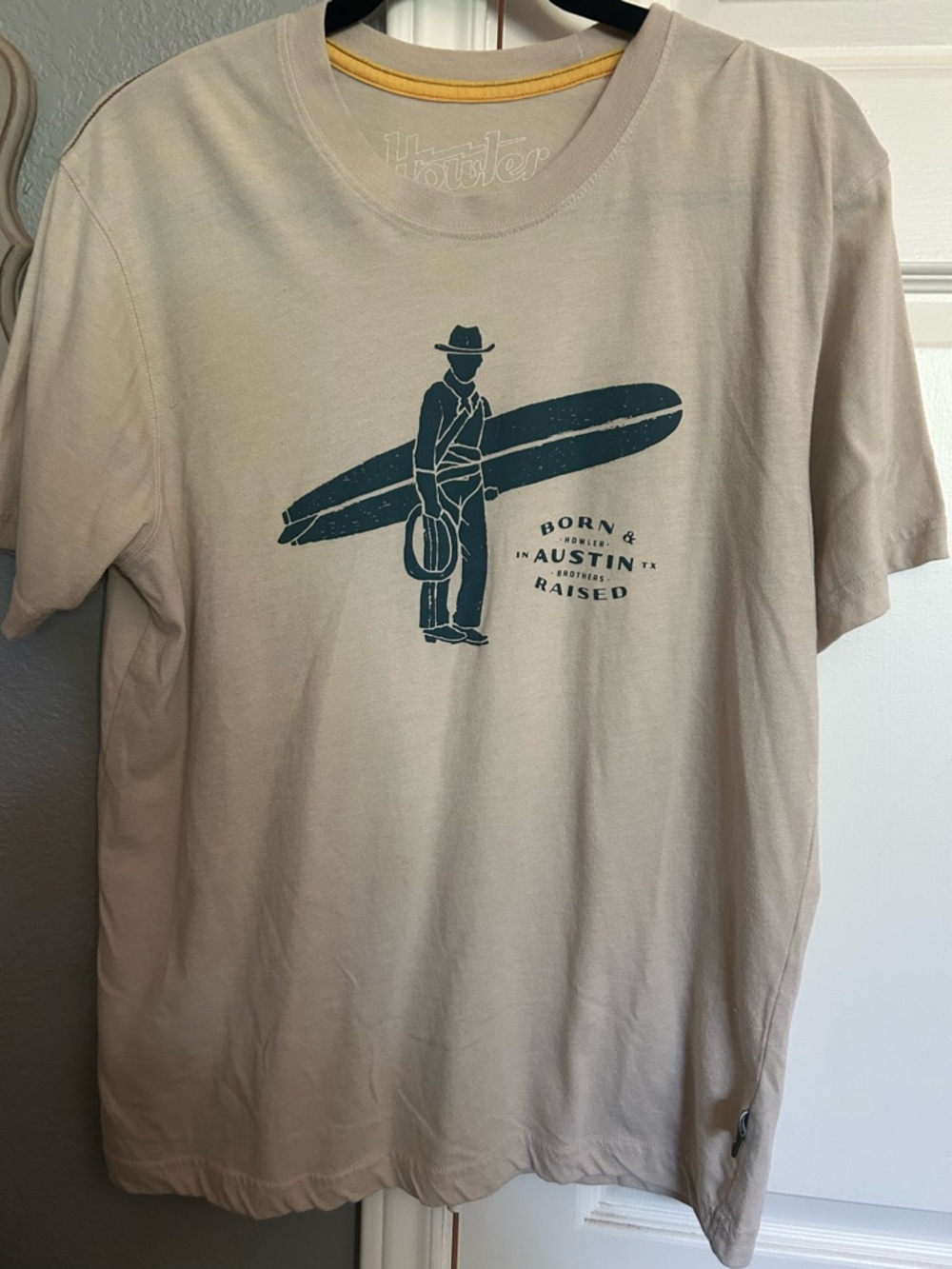Howler Brothers Men's Beige Graphic Surfing Cowboy t- Shirt sz Medium